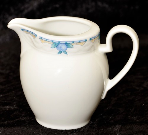 Vitrinen ware milchkännchen - ware,