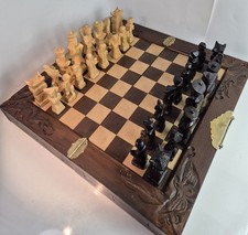 (K39) Schachspiel Holz Kassette mit Schubladen Geschnitzte Chinesische Figuren