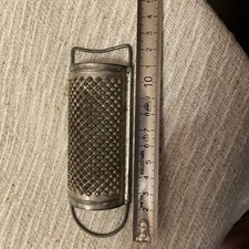 DDR (N)Ostalgie kleine halbrunde Reibe „Cromefa“ Reibeisen Reib-Eisen, gebraucht