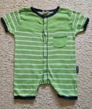 Grün gestreifter Jumpsuit