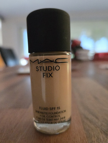 Studio fix fluid - studio,