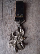 alter Trommelhaken als Adler Messing mit Koppeltrageschlaufe aus Leder