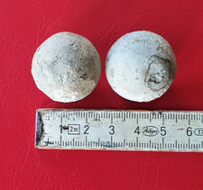 2 KARTÄTSCHE KUGELN AUS BLEI