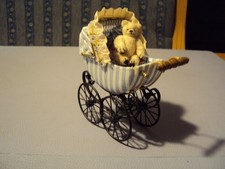 Bodo Hennig Kinderwagen blau mit  Bärchen für die Puppenstube M 1:10/12