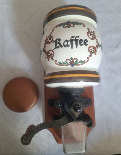 Alte wandkaffeemühle mit - wandkaffeemühle,