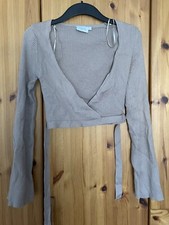 NA-KD Wickeljacke beige/nude Gr. S kurz V-Ausschnitt gerippt Neuwertig