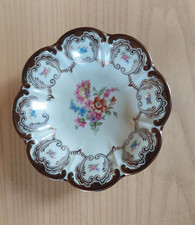 Schüssel mit Blumenmotiv