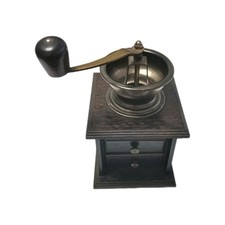 Antike Kaffeemühle mit