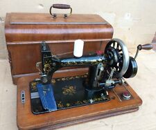 MUNDLOS Handkurbel Vintage Nähmaschine mit Koffer