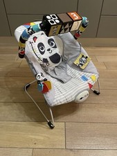 Babywippe mit Vibration und Spielbügel Baby Einstein Panda