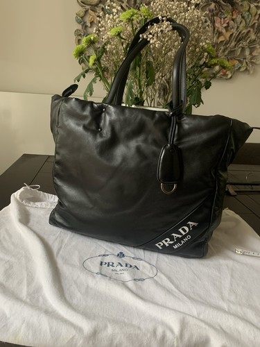Prada shopper logo - prada,