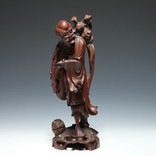 Geschnitzte Figur eines Wanderers - China 20. Jh.