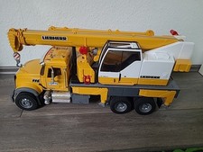 BRUDER Mack Granite Liebherr Kran-LKW (02818)