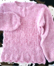 Handgestrickter Pullover aus