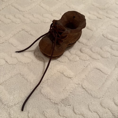 Urig geschnitzter holzschuh - urig,