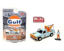 GMC Sierra K2500 - GULF Truck + figure - 1987 - weathered - Greenlight 1:64