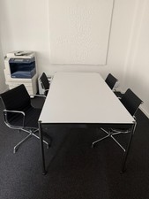 Vitra Konferenzstuhl EA108 Hopsak schwarz