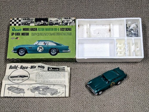 Revell model racer aston - model,
