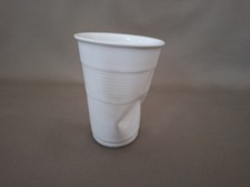 Knickbecher aus Porzelan, 9 cm