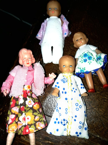 Vier püppchen puppen - ,