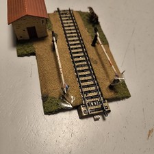 Spur HO Bahnübergang, aus Holz mit Pappbahnwärterhaus aus Anlagenrückbau 