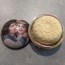 Bronnley White Iris Seife in Vintage Dose