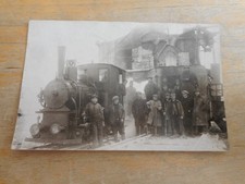Foto AK, Arbeiter mit Arbeitslok ?, Lokomotive, ca. 1920/30er Jahre