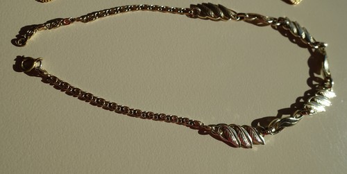 Goldfarbenes collier - collier, m