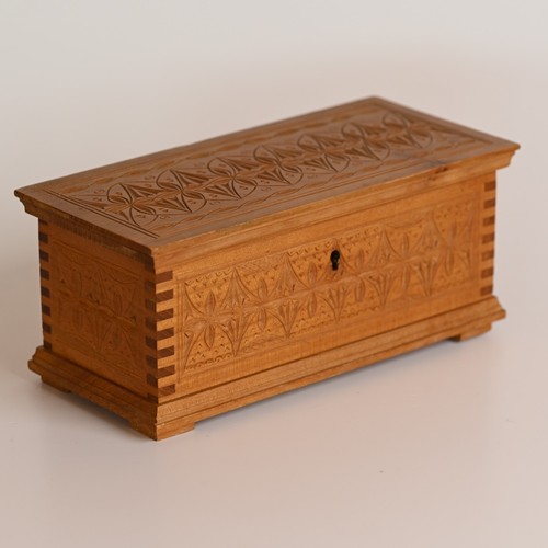 Geschnitzte holz schatulle - geschnitzte,