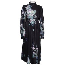 Little Mistress, Kleid