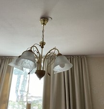 schöne Deckenleuchte aus Erle massiv sowie goldfarbige Arme und Dekor