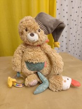 Fehn Activity Spielzeug Bär  Motorikspielzeug Baby Spieltier Plüschtier braun 