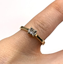 9 Karat Gold Diamant Solitär