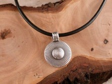 Kette Lederband mit Anhänger versilbert Spirale Halskette Damen Amulett NEU