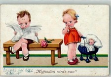 39900186 - Maedchen mit Puppenwagen traeumt vom Zeitung lesenden Jungen