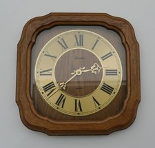 Scania Wanduhr aus Holz, Eiche Rustikal, Quadratisch