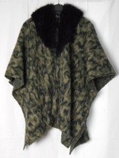 "Bexleys woman" Poncho mit Kunstfellkragen