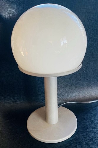 Alte graue tischlampe - alte,