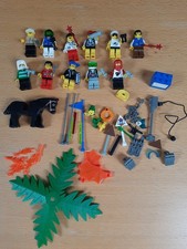 11x LEGO Mensch, komplett mit Kopfbedeckung und Zubehör Feuer, Pflanzen, Tiere..