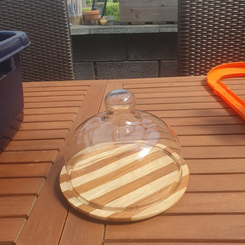 Käseglocke glas mit holzbrett - mit,
