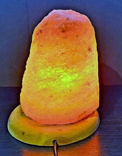 Salzsteinlampe mit holzfuß - mit,
