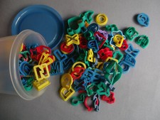 Ausstechformen klein verschieden Zahlen,Buchstaben ,Figuren u.s.w. 110 Stück