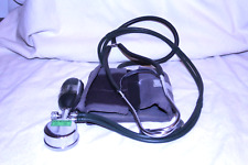 Altes Blutdruckmessgerät von  Erkarapid  mit Stethoskop -letzte Eichung bis 1976