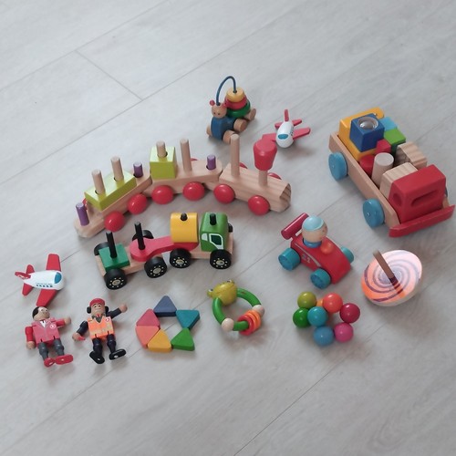 Box mit holz spielzeug - mit,