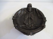 Skelett Aschenbecher aus