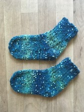 Selbst gestrickte Wollsocken