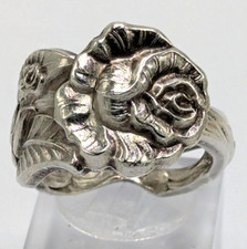 Schöner versilberter Ring aus Besteck Rosen Muster