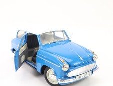 Revell Modellauto PKW Lloyd Alexander TS blau mit weißem Dach / 1:18