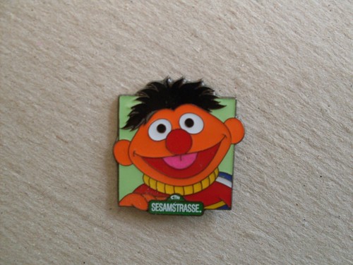 Ernie pin sesam - ,