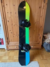 Snowboard mit Bindung und